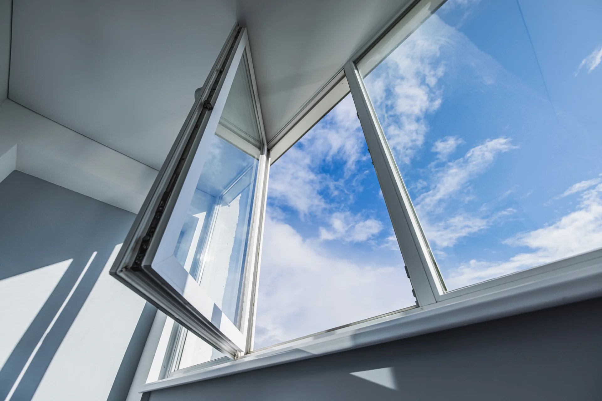VLX 80 Casement Window in Santa Clarita, CA | Lightwell Windows Santa Clarita - detail 1