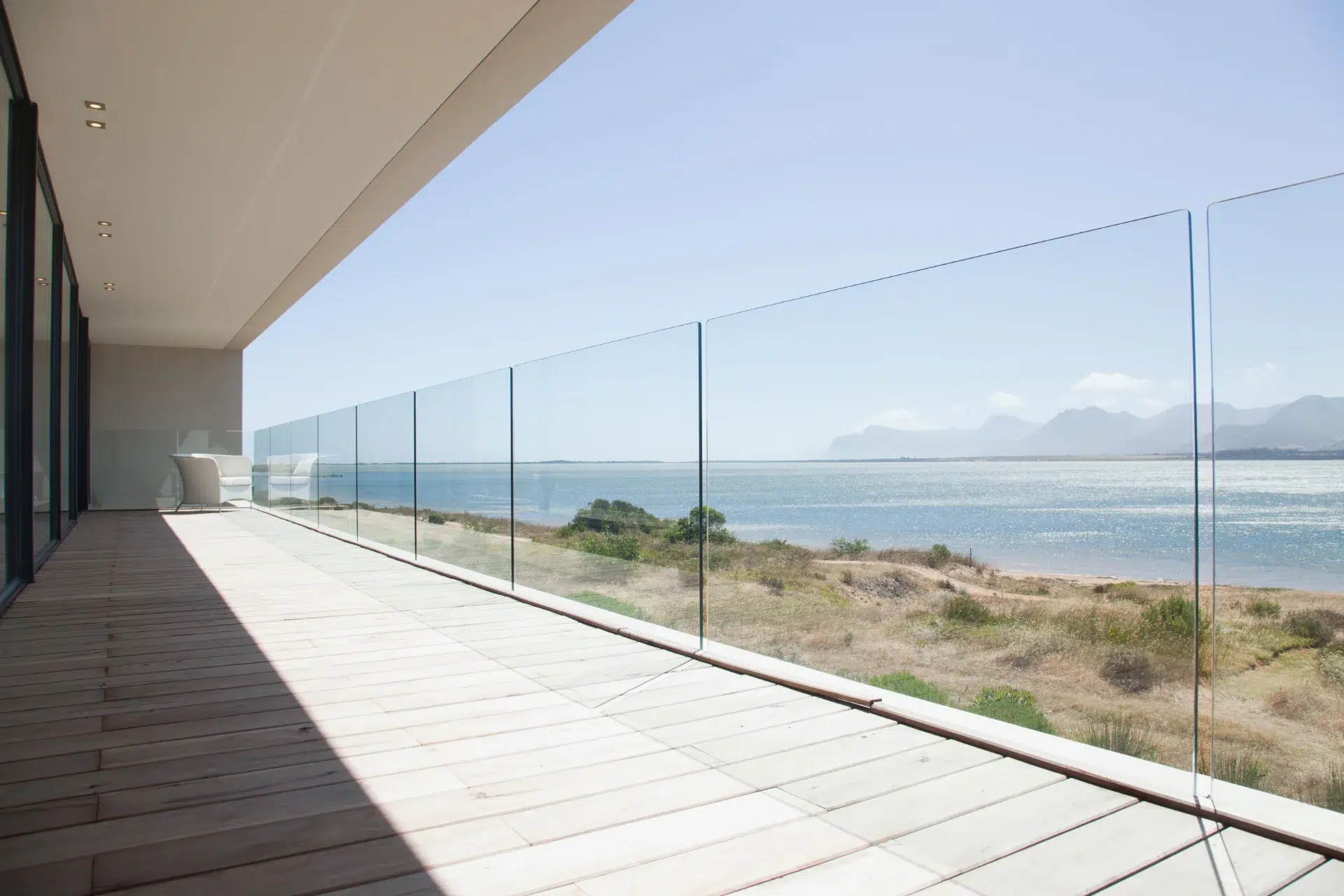 VLX 120 Glass Railing System in Santa Clarita, CA | Lightwell Windows Santa Clarita - detail 1
